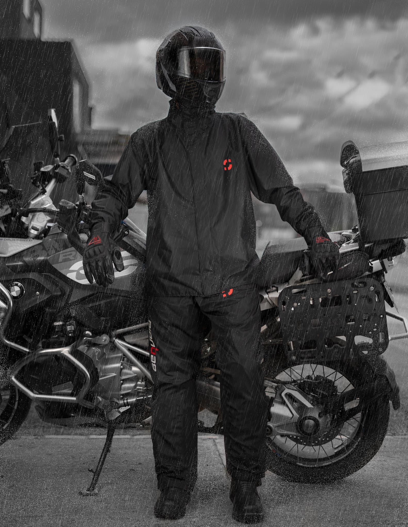 Línea de producción de impermeables para moto