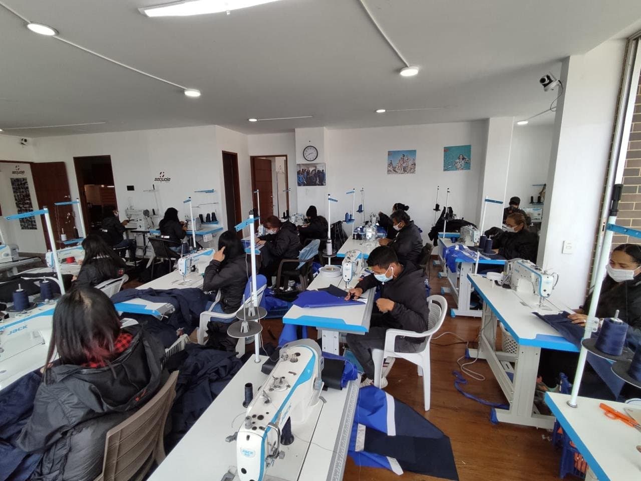 Fábrica de impermeables para moto en Bogotá - proceso 5