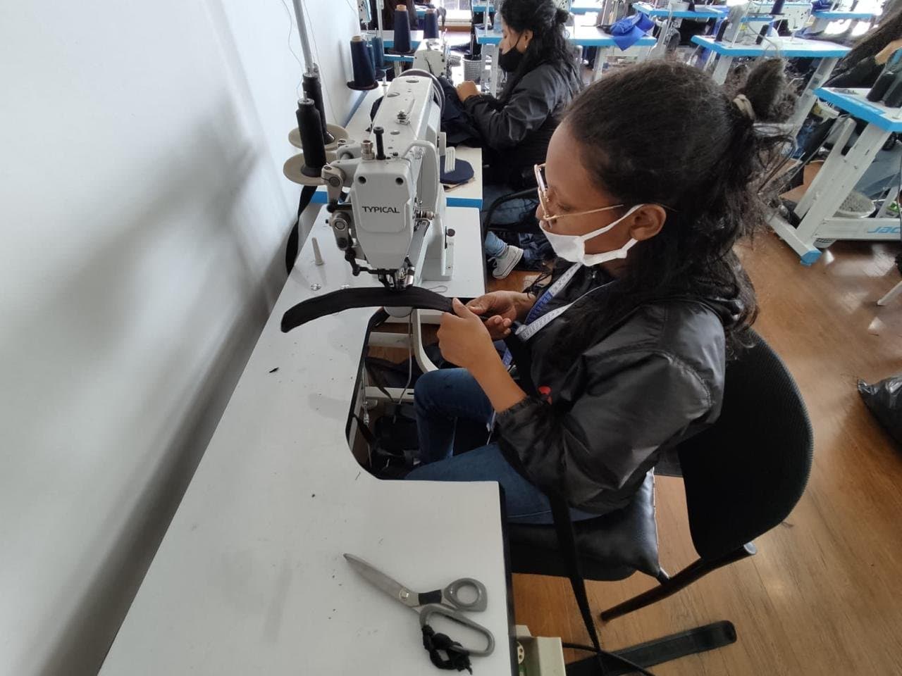 Fábrica de impermeables para moto en Bogotá - proceso 8