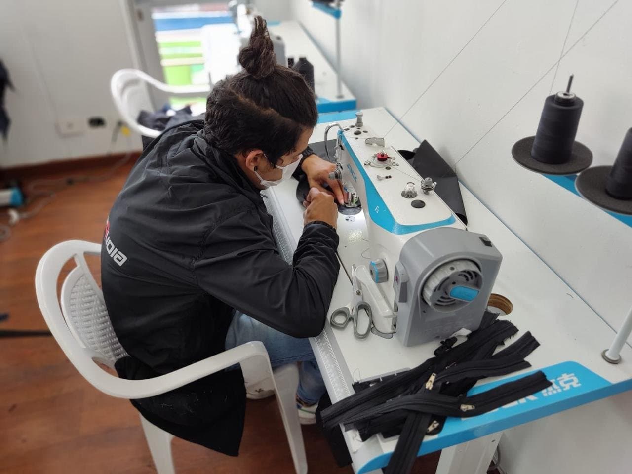 Fábrica de impermeables para moto en Bogotá - proceso 9