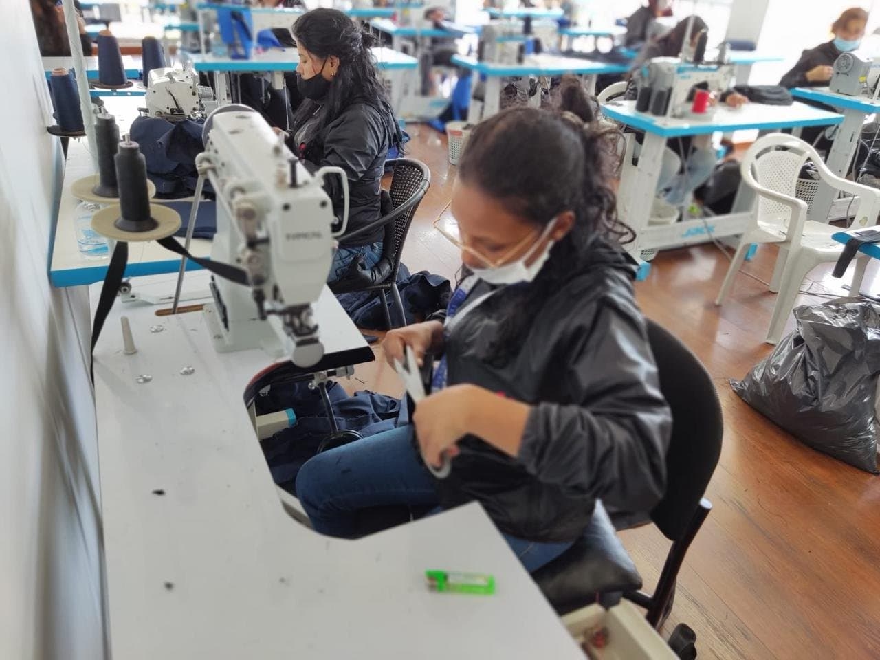 Fábrica de impermeables para moto en Bogotá - proceso 10