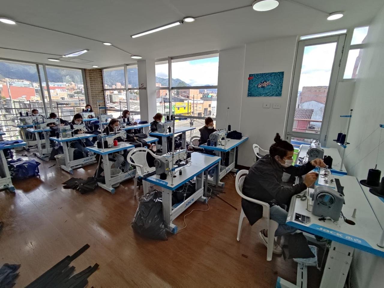 Taller de confección de impermeables en Bogotá