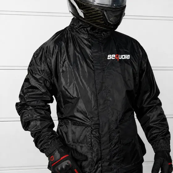 Chaqueta impermeable Hydra negra para moto, vista frontal